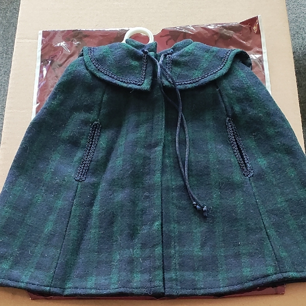 American Girl - Pleasant Company Green Cape